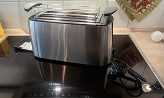 WMF Bueno Pro Langschlitz Toaster aus Edelstahl 4 Toastscheiben Brötchen Halter