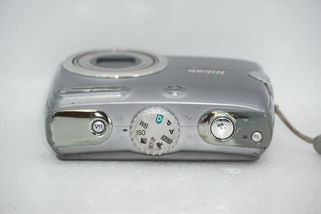 Nikon COOLPIX P4 VR Silver Compact Digital Camera Tested Working