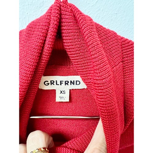 Suéter Pullover Rojo Para Mujer GRLFRND Lana Merino Manga Larga Cuello Alto - Imagen 4 de 6