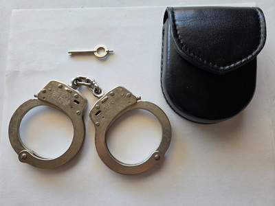 M-100-1 Smith & Wesson & F16705 Handcuffs Safariland Case Peerless Key Lot READ