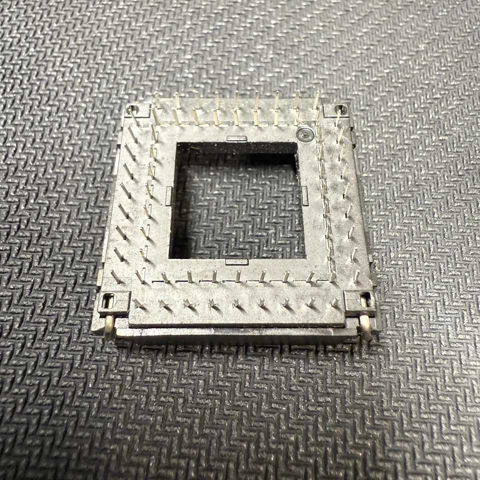 Thomas & Betts Enganche 68 Pin Agujero Pasante PLCC Enchufe T&B Nuevo Foto 2 de 3