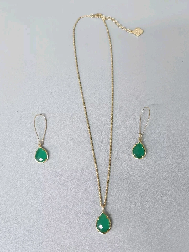 KENDRA SCOTT Macrame Gold Necklace & D Gold Earrings in Light Green