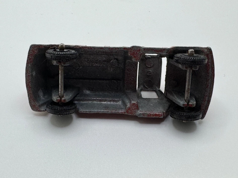 Brinquedo Tootsie caminhão combustível brinquedo tanque de água vermelho fundido Chicago EUA vintage - Imagem 3 de 4