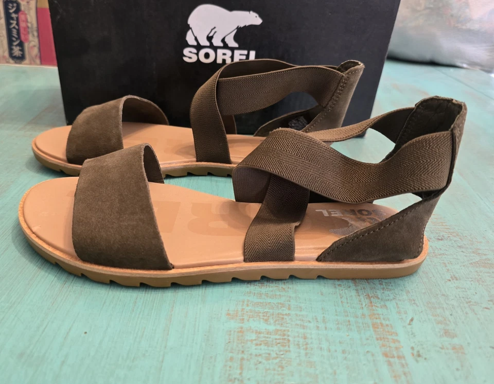 Sandalia plana Sorel Ella™ II para mujer verde oliva talla 8,5 Foto 3 de 4