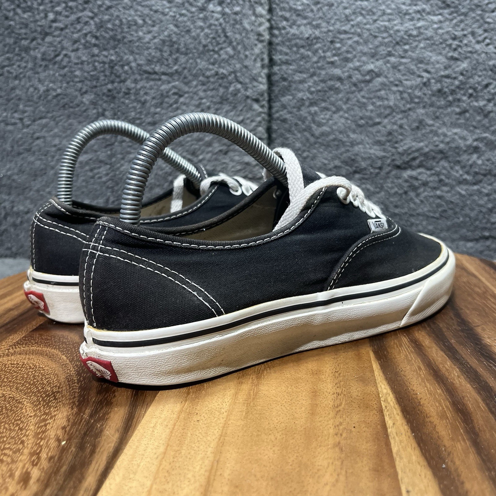 Vans Lace Up Black White Skate Shoes Mens Size 7 Women’s 8.5 Gum Sole TB4R thumbnail 3