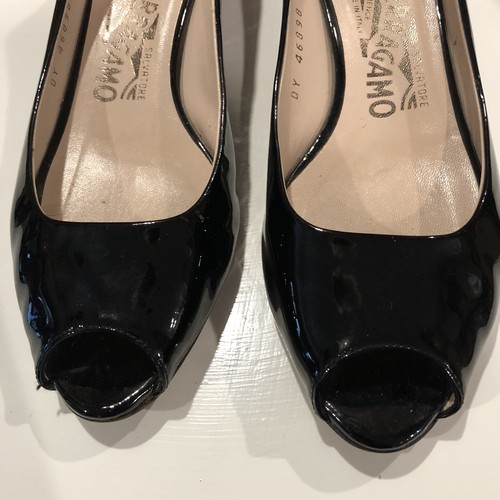 Scarpe Salvatore Ferragamo taglia 5B nere vernice punta aperta tacco gattino Italia - Foto 3 di 18