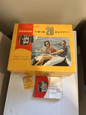 BROWNIE TWIN 20 OUTFIT Eastman Kodak Camera in Box!