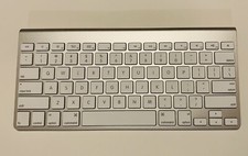 Apple Genuine Wireless Keyboard Model A1314 - Silver