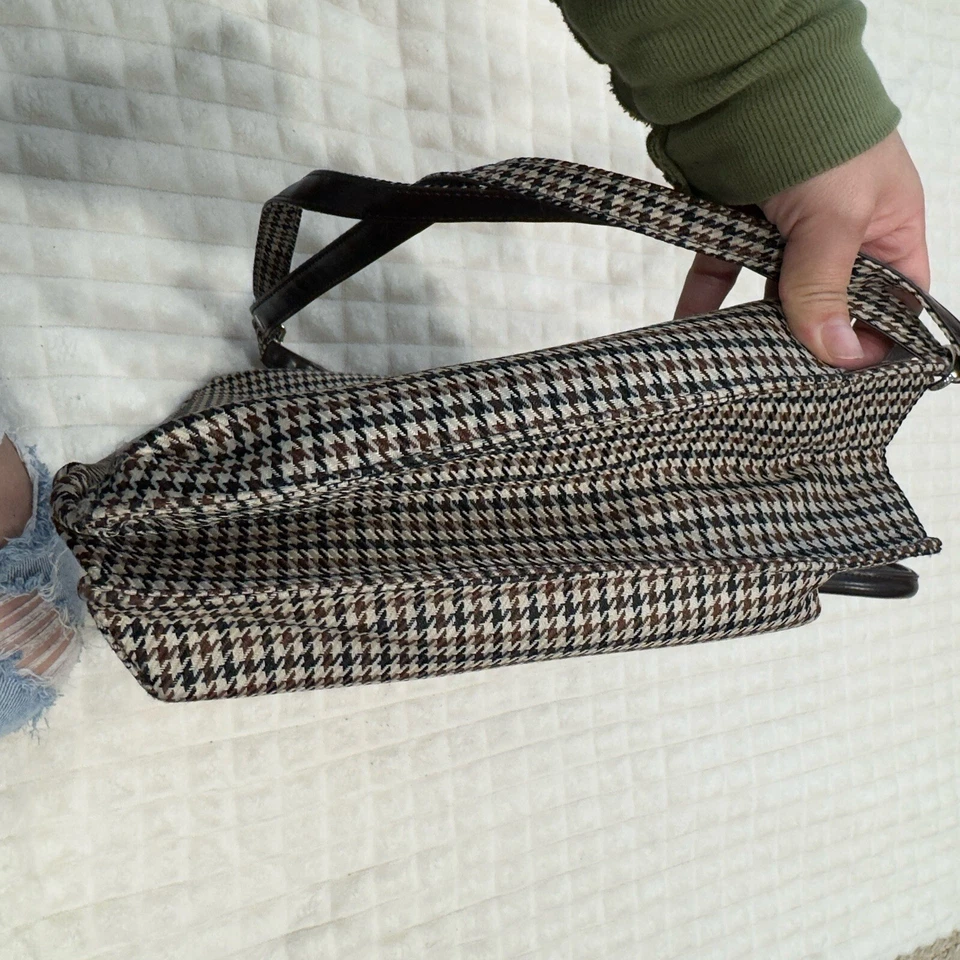 Bolso para portátil Salvatore Ferragamo pata de gallo Foto 4 de 4