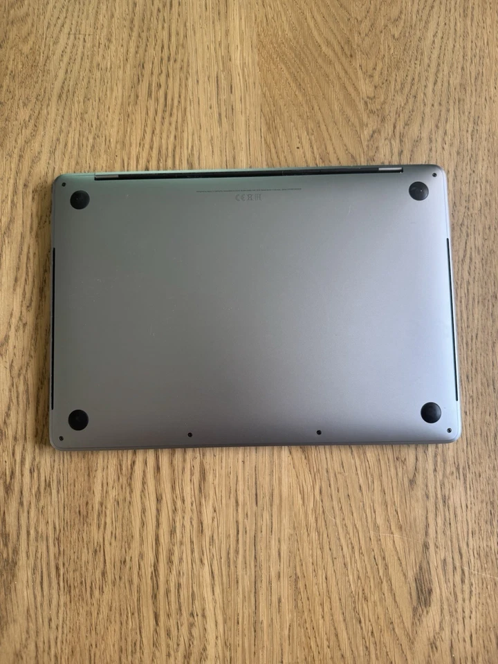 Apple MacBook Pro 13,3" (Intel Core i5 8ème Gén., 2,3 GHz, 8 Go RAM, 256 Go SSD) - Photo 4/4