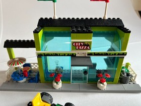 60026 LEGO&reg; City Town Square (100% complete w/ Instructions)