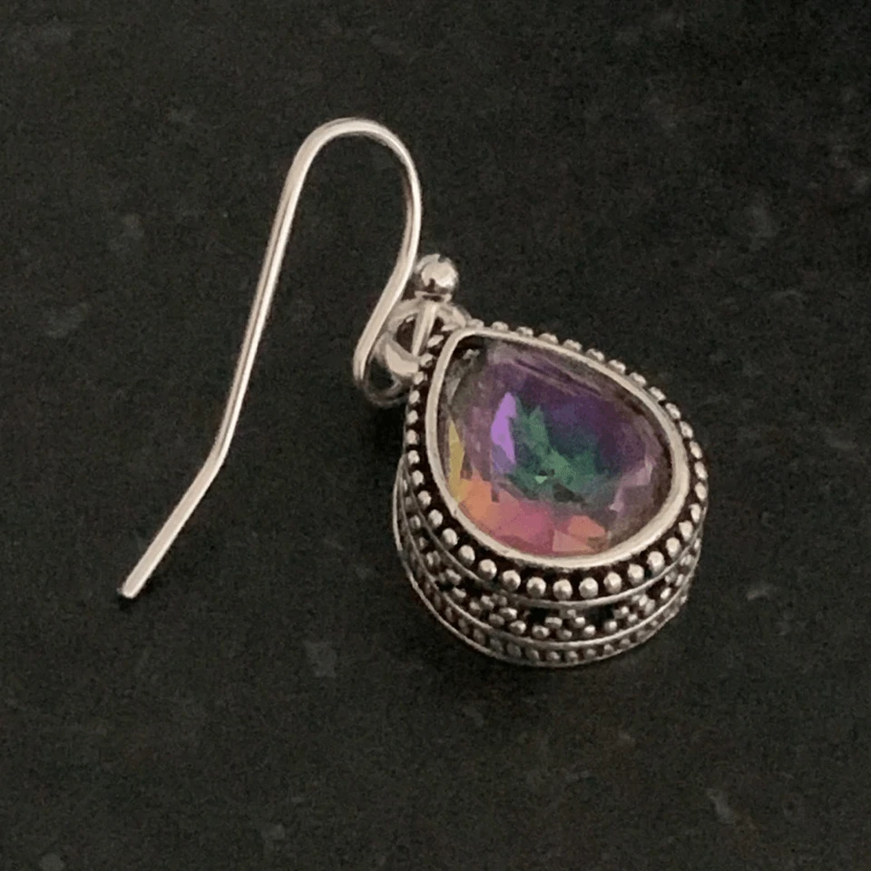 Pendientes lágrima de vidrio prisma helado, cristal iridiscente, estilo boho balinés Foto 4 de 4