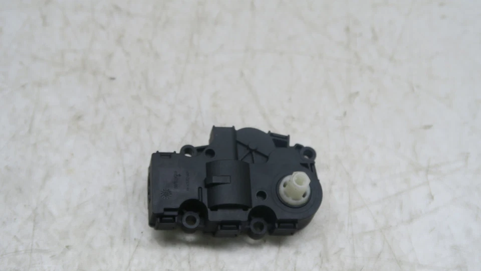 2017-2023 Land Rover Discovery OEM HVAC Vent Actuators Set Of 2 - Image 3 of 4