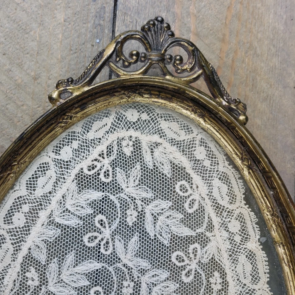 Bandeja de vidrio victoriana vintage tocador con tela de encaje dentro marco de latón Foto 3 de 4