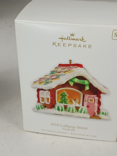 Hallmark Keepsake 2010 Lollipop Street Noelville adorno Navidad caja enfermo - Imagen 6 de 15