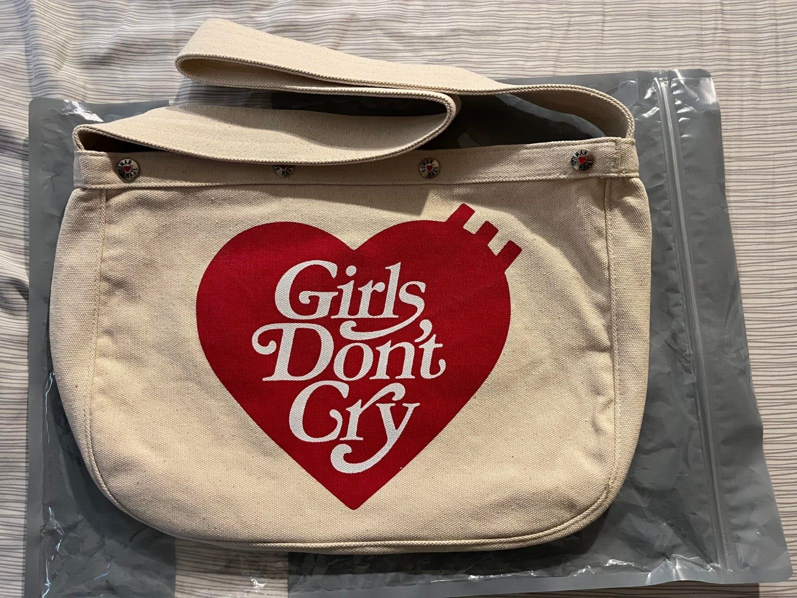 HUMAN MADE Girls Don't Cry MESSENGER BAG | lionadm.com.br