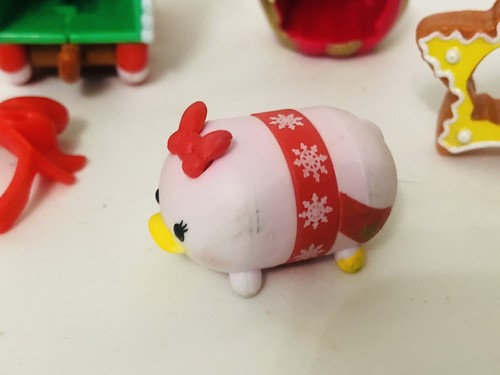 Accessories And Daisy Duck Christmas Tsum Tsum Lot Stackable PVC Figures Disney - Picture 2 of 8
