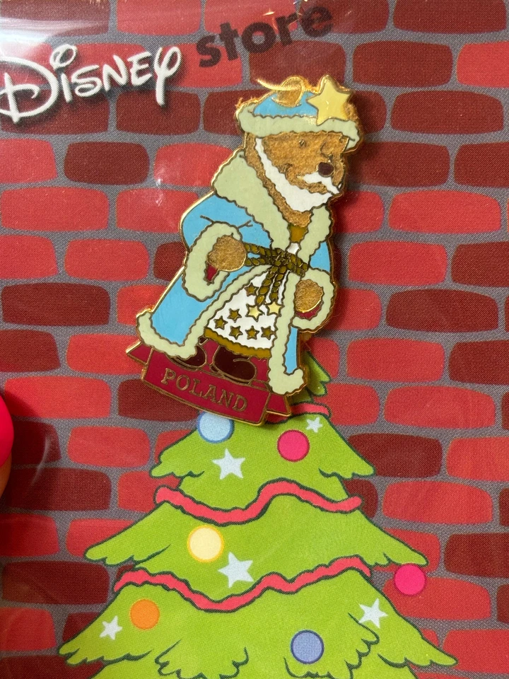 Lote de 10 prendedores de la tienda Disney Winnie The Pooh Santa's alrededor del mundo nuevo esmalte Foto 4 de 4