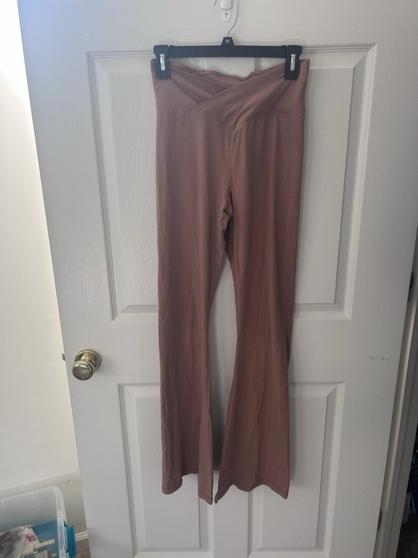 PINK mauve-colored high-rise flared yoga leggings with a crossover Medium