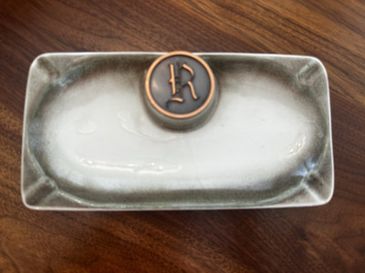 VTG Roseville Art Pottery Speckled Hyde Park Monogram ''R'' Ashtray Cream/Green