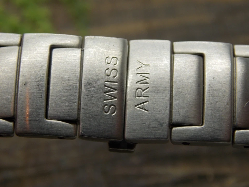 Swiss Army Vintage Pre-Owned Watch Band Center Link Attachment 11.6mm Men's - Image 3 of 4