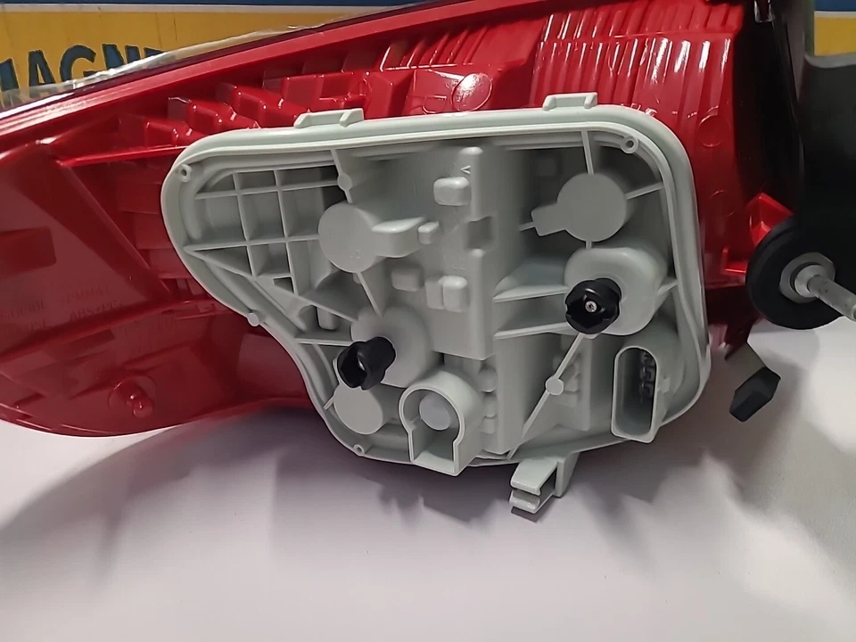 MAGNETI MARELLI REAR LIGHT LLE721 FOR AUDI A3 — 第 4/4 张图片