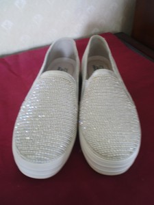 skechers air cooled memory foam white