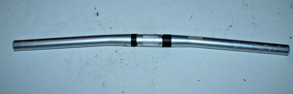 Manillar de barra plana Kalloy MTB 25,4/22,2 mm 56 cm 5° curvado plateado híbrido remitente a EE. UU. Foto 2 de 4