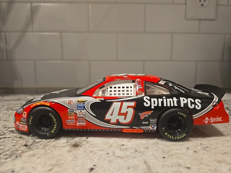 Vintage Die Cast #45 Kyle Petty Sprint PCS NASCAR 1:24 Race Car Dodge ,Hotwheels - Image 2 of 4