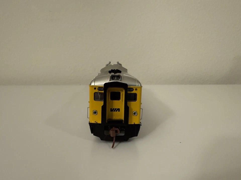 Rapido Via Rail Canada #6135 Budd RDC-1 DCC Ready Late Scheme HO Scale 16153 - Image 3 of 4