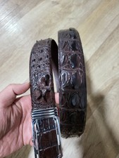 Gürtel aus Krokodilleder aus einem Stück, ohne Nähte, mit glatter und glänzender