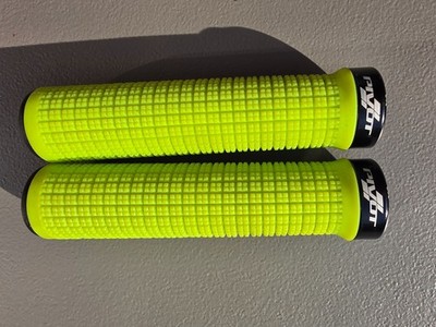 Pivot Cycles Phoenix Factory Lock-On Grips Green