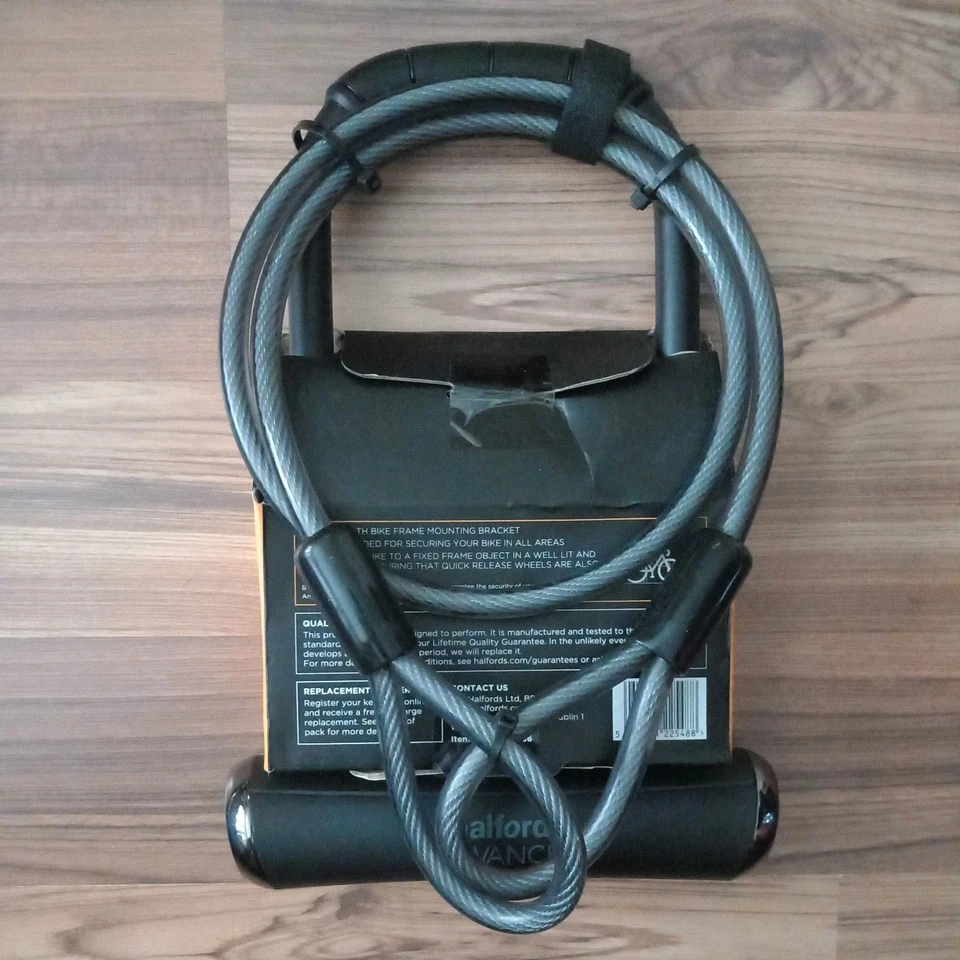 Halfords Advanced D Lock 23cm X 11.5cm With Extension Cable 120cm - Image 2 of 2