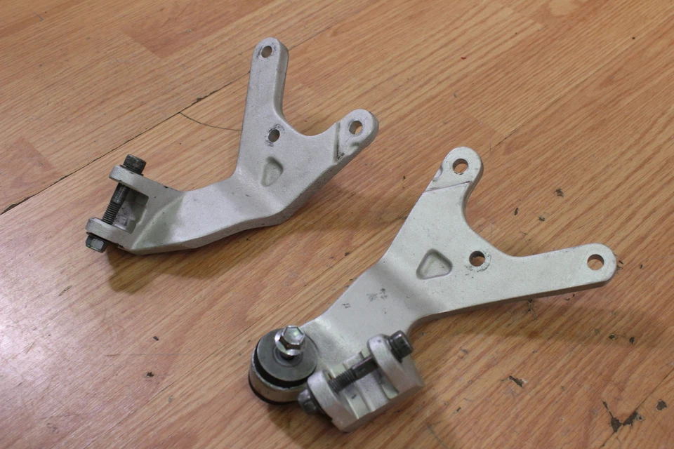 Suzuki GSXR750 1993 soportes de clavija de pasajero Foto 3 de 4