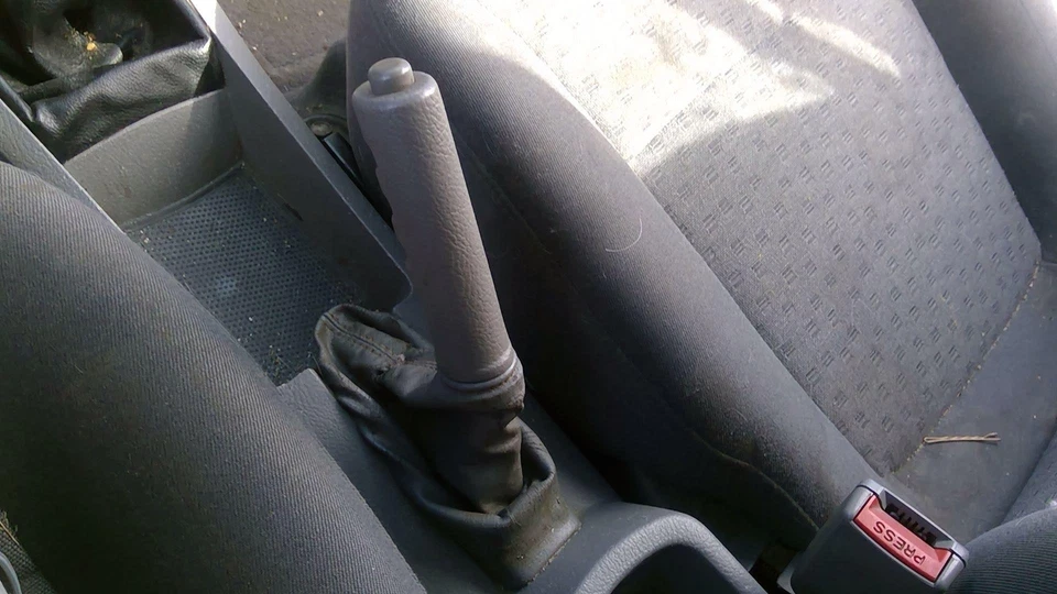 Conjunto de manija de freno de estacionamiento Kia Rio 2003 OEM freno eléctrico de emergencia Foto 4 de 4