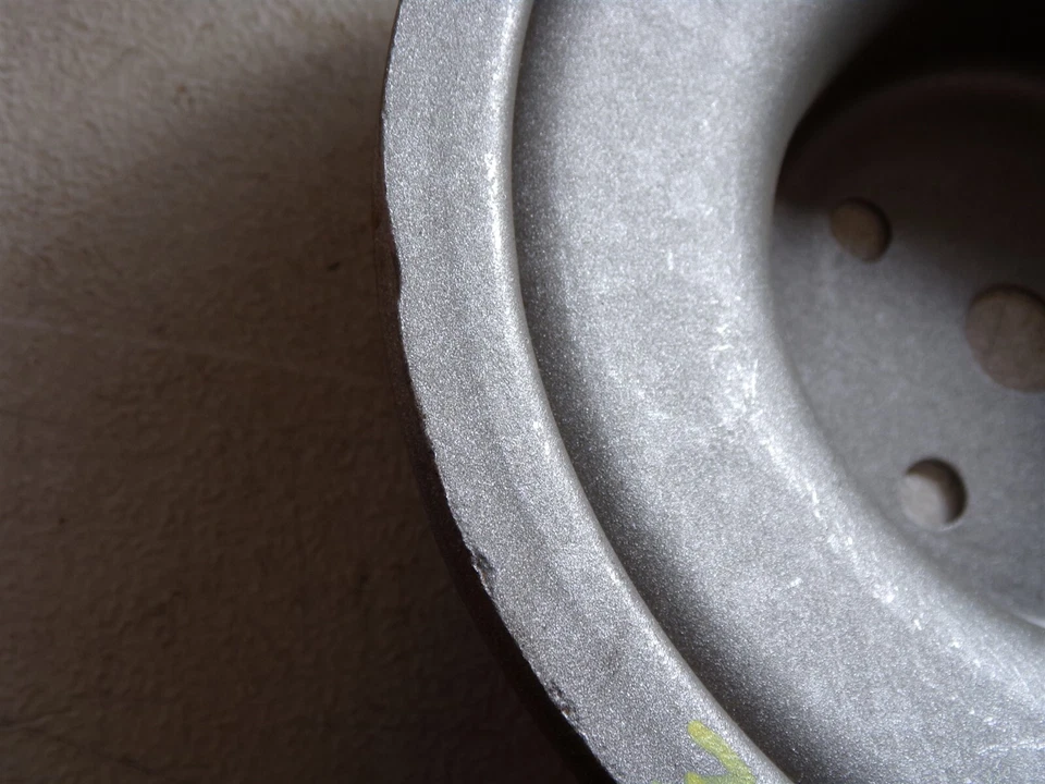 Chevrolet 1969-74 polea de bomba de agua 330556 OEM Camaro Chevelle Nova 70 71 72 Foto 3 de 4