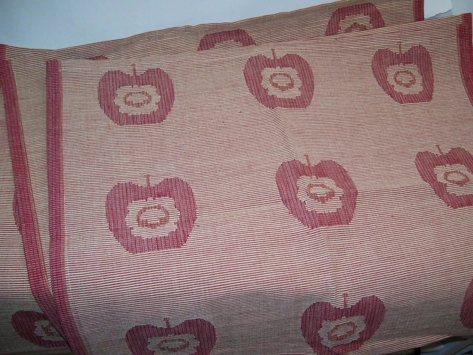 Set of 4 Crate and Barrel Apple Themed Placemats 14.5 x18 New - Image 2 of 4