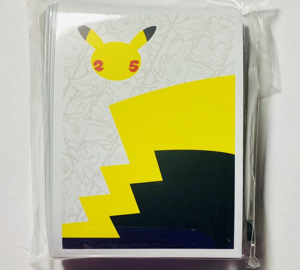 激レア 限定 ポケファス バレンタインセット バッチ Pokemon 25th Anniversary Celebrations Booster Pack (4 Cards