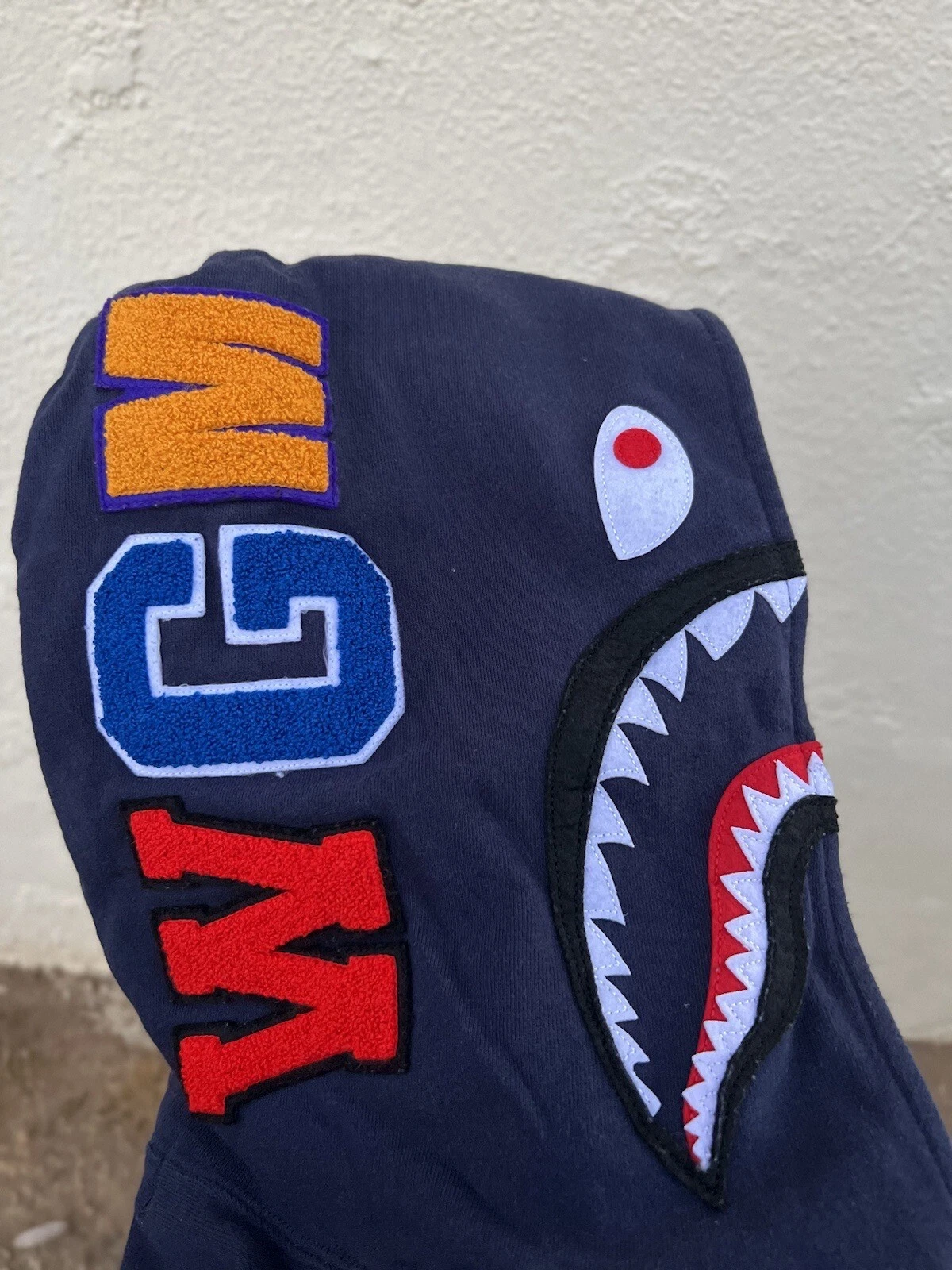 A BATHING APE (BAPE) Felpa con cappuccio pullover Bape blu scuro patch squalo