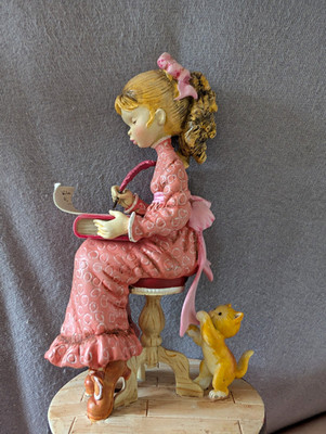 Editions Atlas Sarah Kay Figurine Mädchen schreibt im Buch mit Katze, 2000