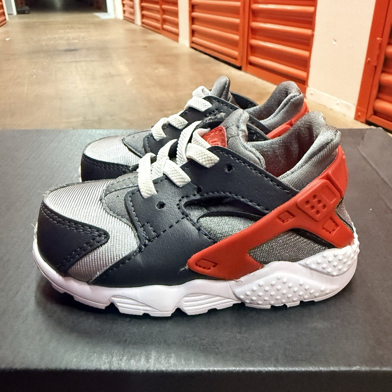 Nike Huarache Toddler Low Top Leather Sneakers Gray/Black/Red/White 6C M