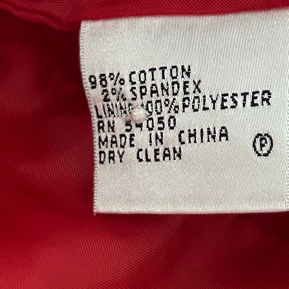 Conjunto de falda Le Suit para mujer Petite 6P roja texturizada botón manga abullonada chaqueta falda Foto 3 de 4