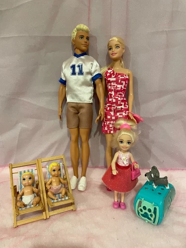 Family Dolls Set of 5 People with Mom, Dad, 3 Kids and a Puppy