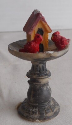 LEMAX VILLAGE BIRD BATH WITH RED  BIRDS & HOUSE 2'' HIGH x 1'' DIAMETER