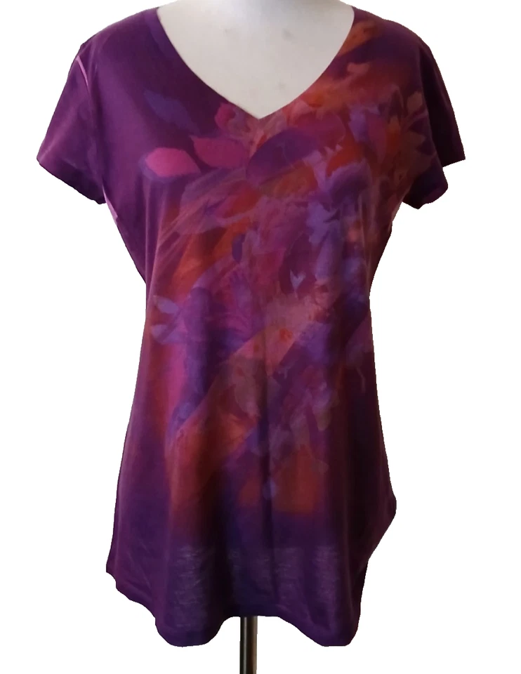 Daisy Fuentes My Favorite T Purple Floral T-Shirt V-Neck Short Sleeve Womens Med - Image 2 of 4