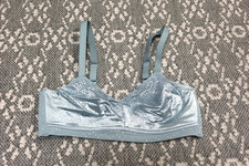 New Wacoal Back Appeal Wire-Free Bra - Size 34D - Stone Blue -  852303