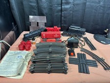 Vintage Lionel LInes 027 6-Car Train Set w/Tracks Accessories