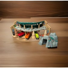 Thomas  Friends Wood Train Roundhouse Tidmouth Sheds GGG72 Fisher Price W Extra