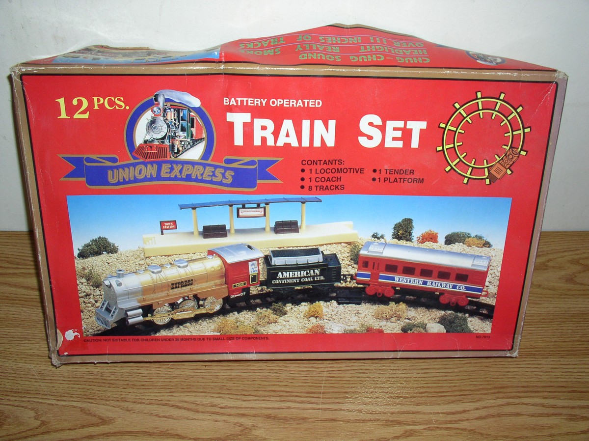 BATTERY-OPERATED UNION EXPRESS 12-PIECE TRAIN SET NO. 7013
