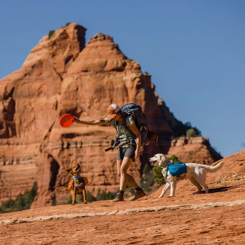 Ruffwear Hundespielzeug Camp Flyer, 22 cm, Red Sumac, weich & wasserdicht - Bild 4 von 4